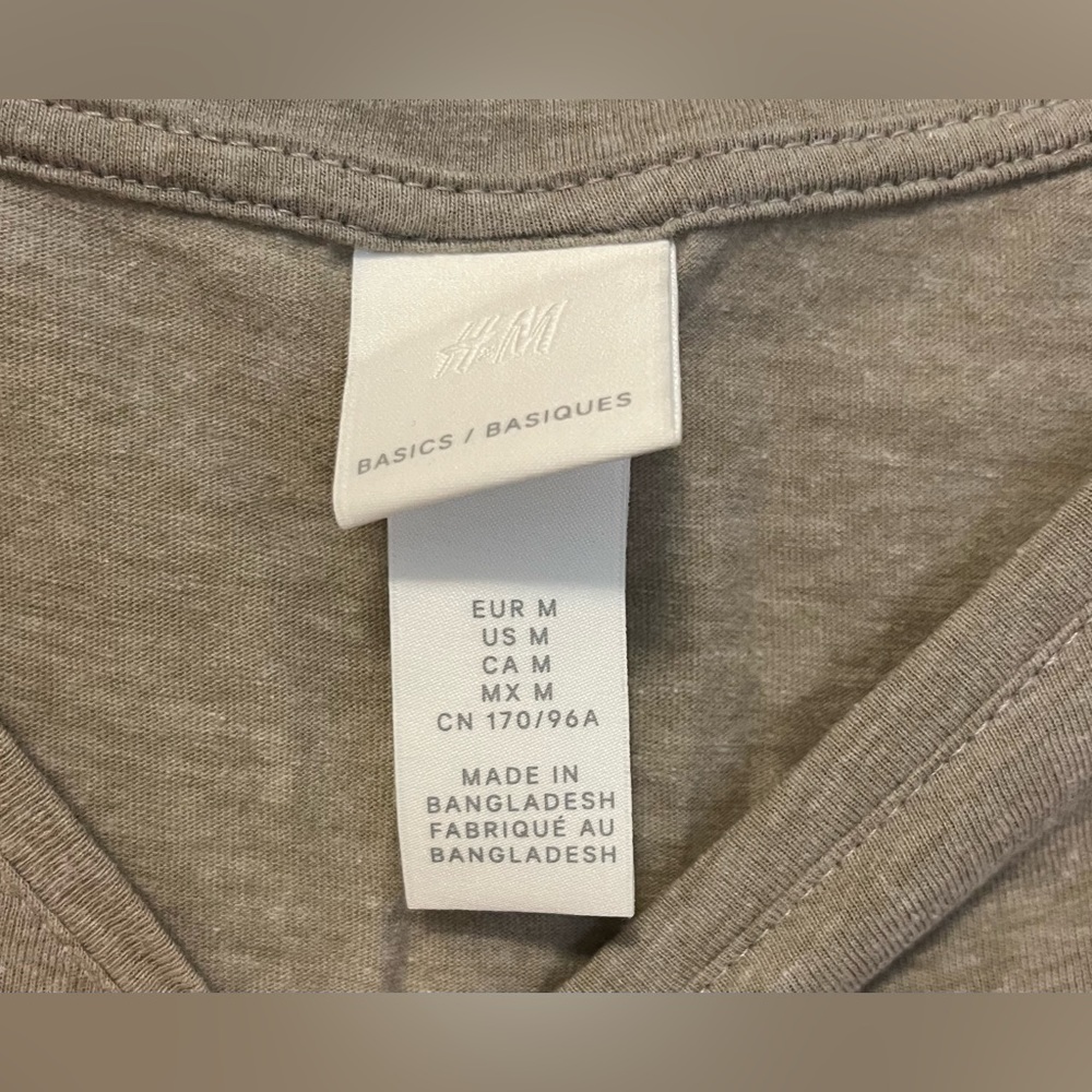 H&M Basic Neutral T-Shirt - Picture 2 of 4